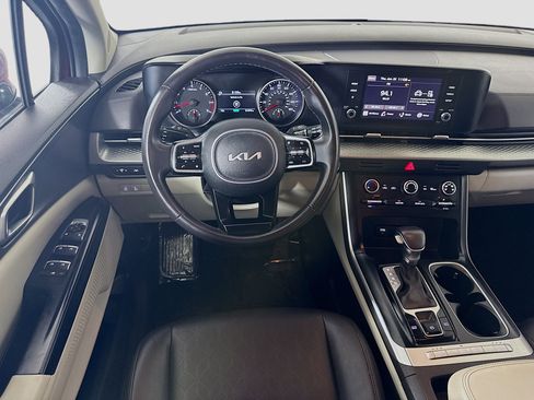 Used 2024 Kia Carnival LX image 17