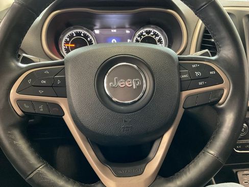 Used 2015 Jeep Cherokee Limited image 11