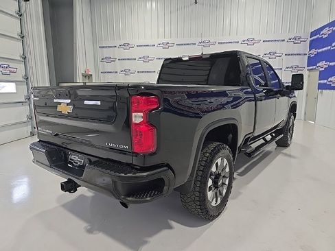 Used 2022 Chevrolet Silverado 2500 Custom w/ Custom Value Package image 9