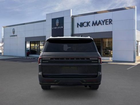 New 2026 Lincoln Navigator L Premier image 5