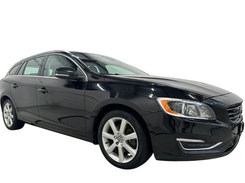 Used 2017 Volvo V60 T5 Platinum w/ Climate Package image 3