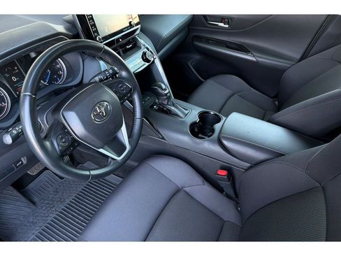 Used 2021 Toyota Venza LE AWD/4WD image 10