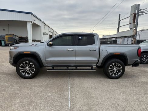 Used 2023 GMC Canyon Denali image 8