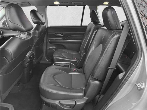 Certified 2025 Toyota Grand Highlander AWD image 17