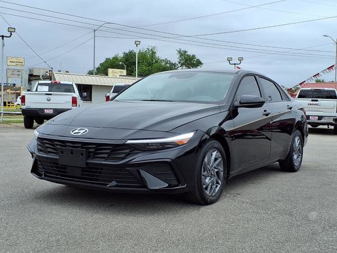 Used 2025 Hyundai Elantra Hybrid FWD image 1