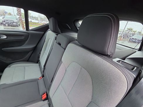Certified 2025 Volvo XC40 B5 Core AWD/4WD image 6