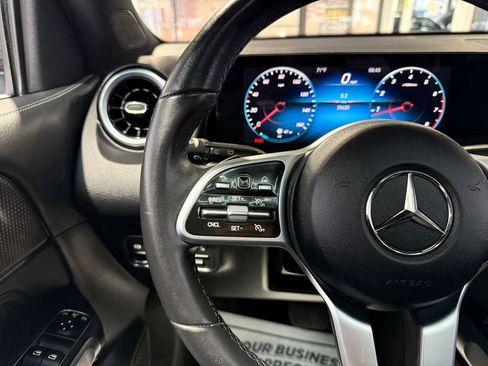 Used 2023 Mercedes-Benz GLB 250 w/ Premium Package image 13