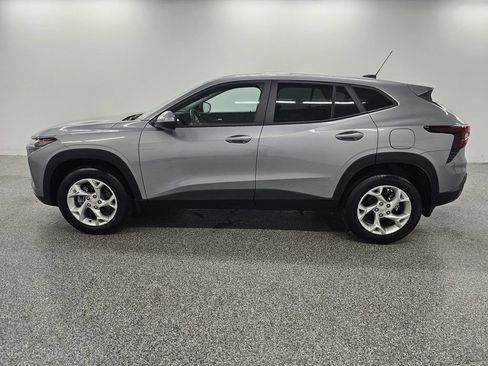 Used 2026 Chevrolet Trax LS w/ LS Convenience Package FWD image 8