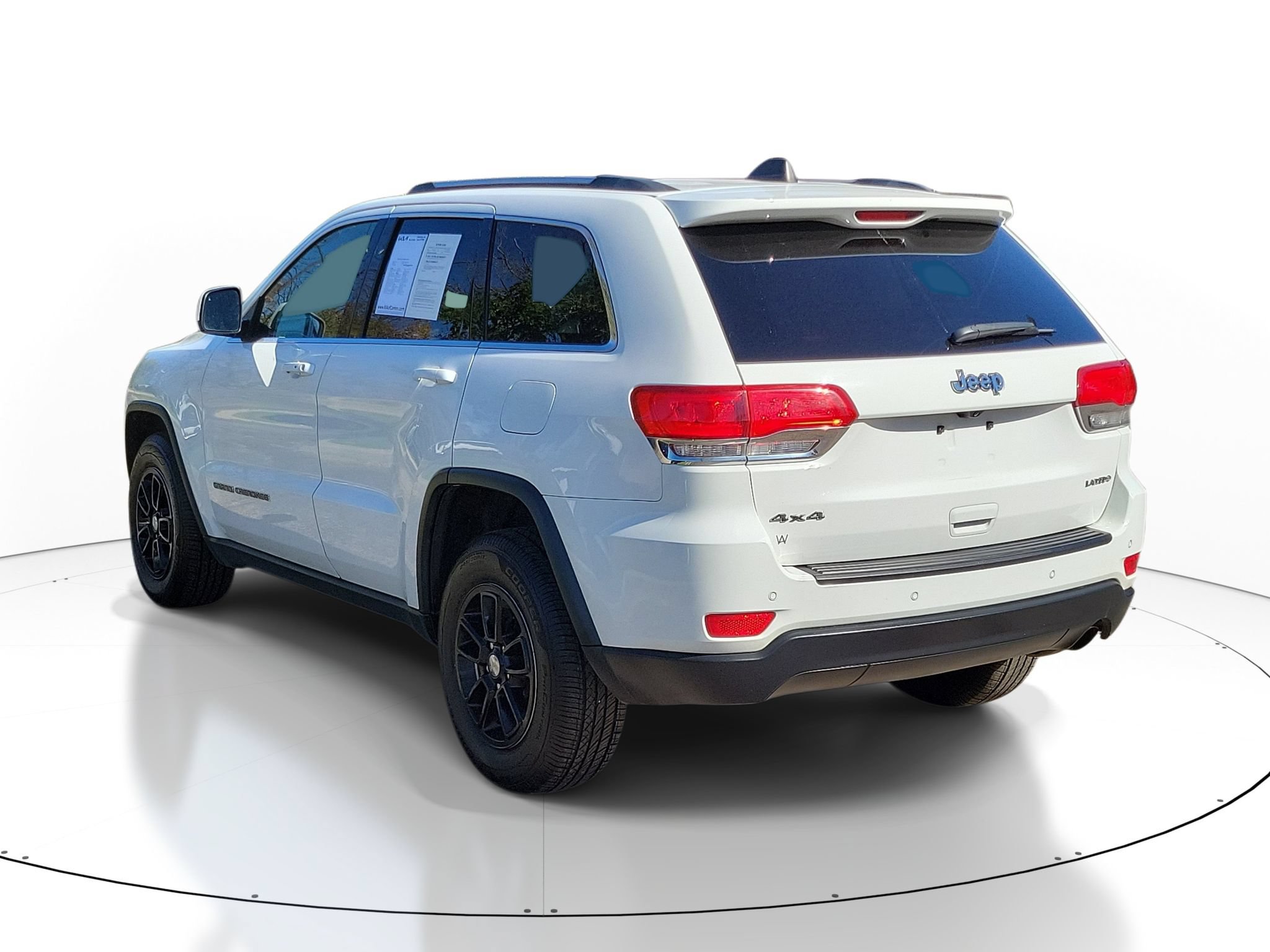Used 2019 Jeep Grand Cherokee Laredo w/ Security & Convenience Group AWD/4WD image 3
