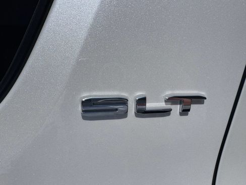 Certified 2023 GMC Acadia SLT w/ Technology Package FWD image 14