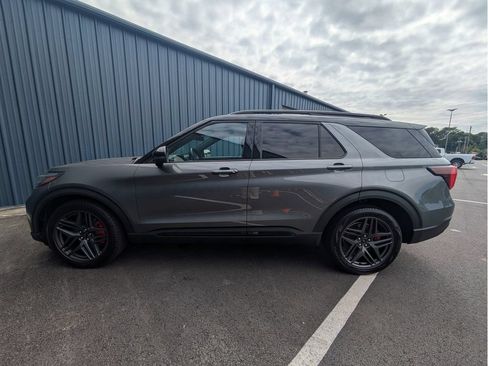 Certified 2025 Ford Explorer ST AWD/4WD image 9