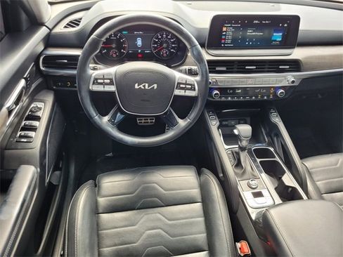 Used 2022 Kia Telluride SX w/ SX Prestige Package image 10