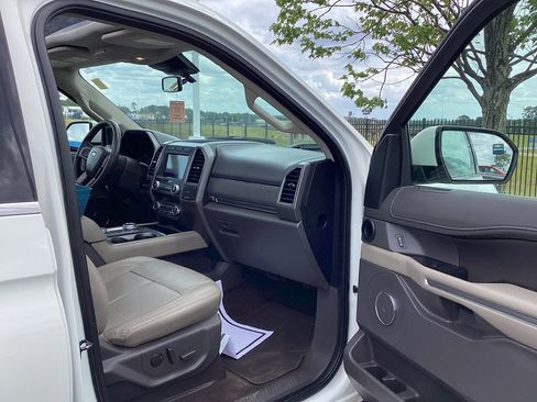 Used 2020 Ford Expedition Max XLT w/ Equipment Group 202A AWD/4WD image 9