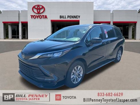 New 2026 Toyota Sienna LE FWD image 1