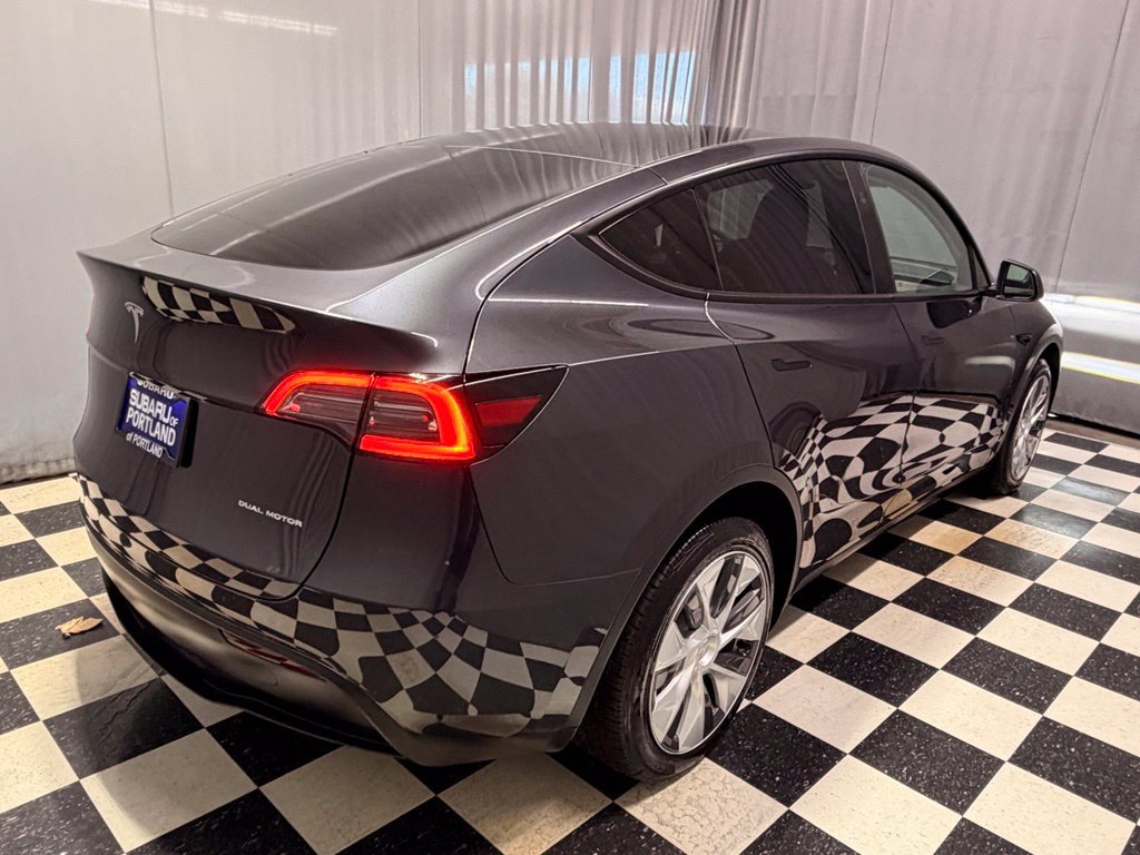 Used 2024 Tesla Model Y Long Range AWD/4WD image 4