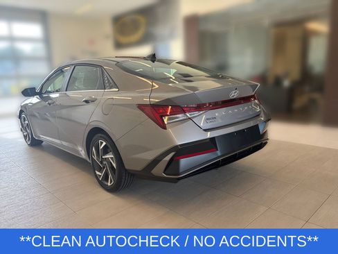 Used 2025 Hyundai Elantra Limited FWD image 3