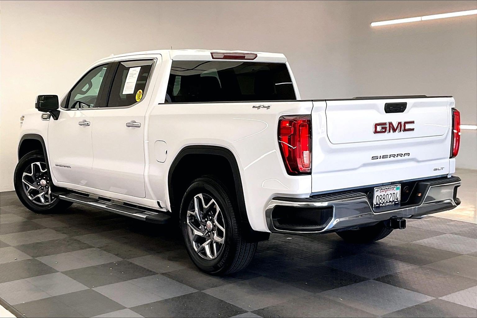 Used 2025 GMC Sierra 1500 SLT w/ SLT Premium Package AWD/4WD image 10