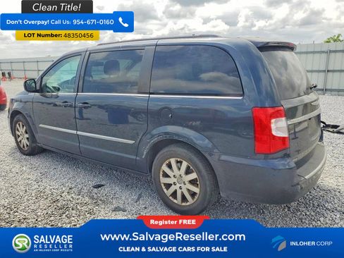 Used 2014 Chrysler Town & Country Touring FWD image 3