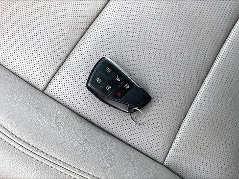 Used 2023 GMC Yukon SLT AWD/4WD image 35