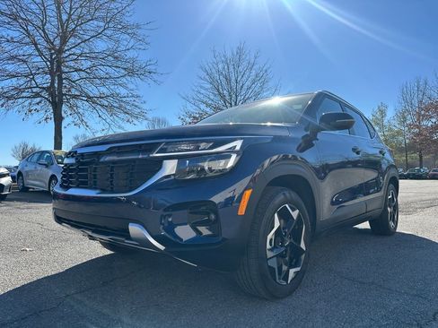 Used 2025 Kia Seltos EX image 32