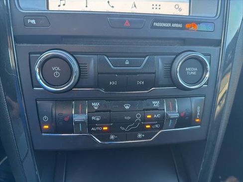 Used 2018 Ford Explorer XLT w/ Equipment Group 202A image 23