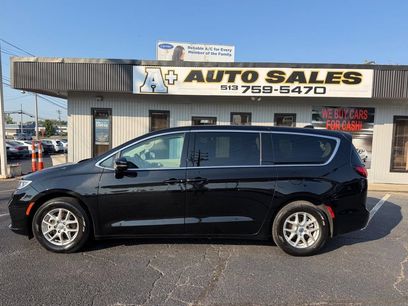 Used 2024 Chrysler Pacifica Touring-L
