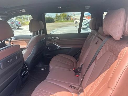 Used 2022 BMW X7 M50i AWD/4WD image 17