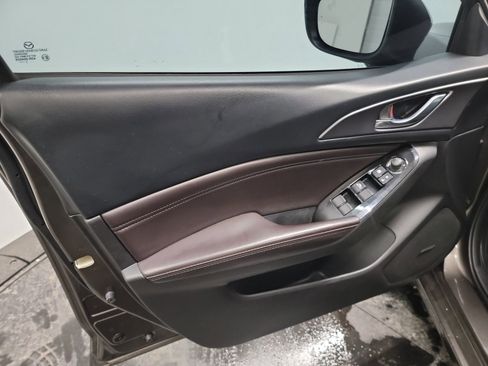 Used 2018 MAZDA MAZDA3 Grand Touring image 13