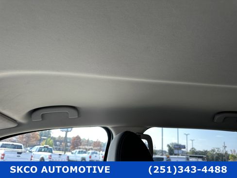 Used 2022 Nissan Titan SV image 26