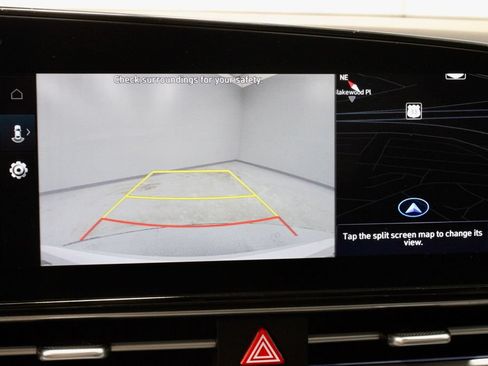 Used 2024 Hyundai Elantra SEL FWD image 2