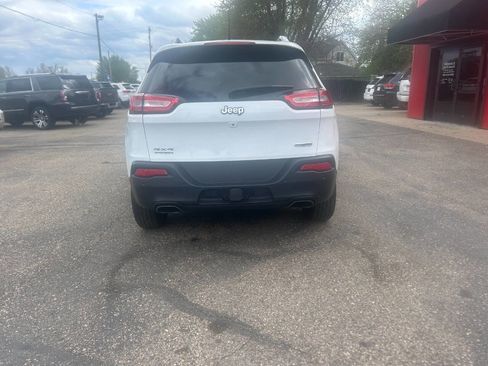 Used 2016 Jeep Cherokee Latitude w/ Comfort/Convenience Group AWD/4WD image 17