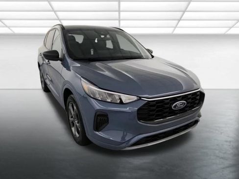 Used 2023 Ford Escape ST-Line w/ Tech Pack #1 AWD/4WD image 2