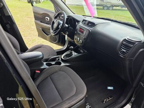 Used 2016 Kia Soul FWD image 11