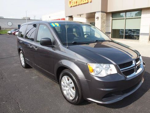 Used 2019 Dodge Grand Caravan SE FWD image 1