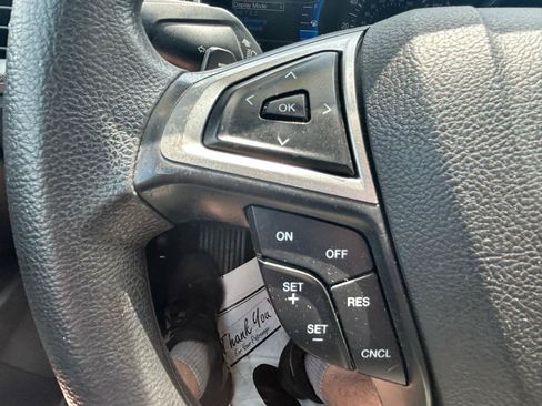 Used 2017 Ford Fusion SE w/ Fusion SE Technology Package FWD image 18