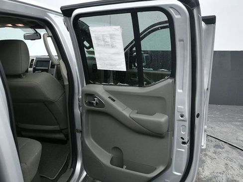 Used 2020 Nissan Frontier SV image 10