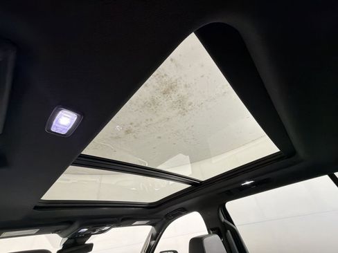 Used 2024 Chevrolet Suburban Z71 w/ Luxury Package image 24