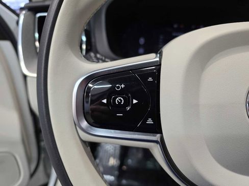 Used 2023 Volvo XC60 T8 Ultimate w/ Climate Package image 18