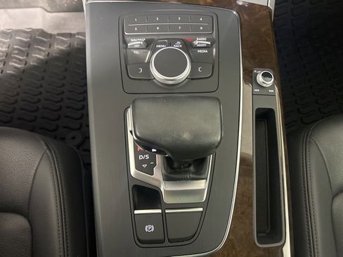 Used 2019 Audi Q5 2.0T Premium w/ Convenience Package image 19