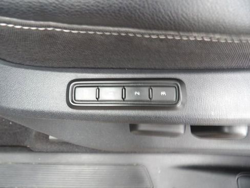 Used 2020 Volkswagen Atlas Cross Sport SEL image 22