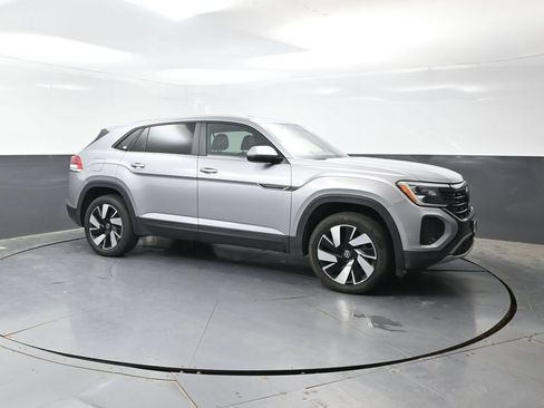 Used 2025 Volkswagen Atlas Cross Sport SE FWD image 4