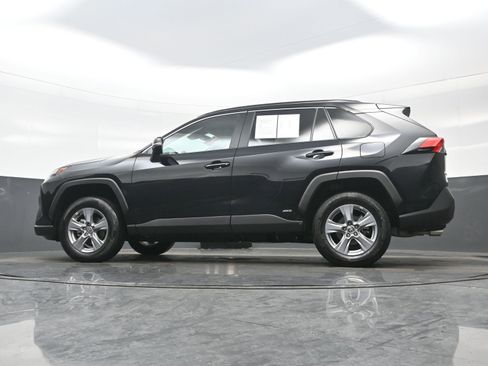 Used 2025 Toyota RAV4 XLE w/ Convenience Package image 30