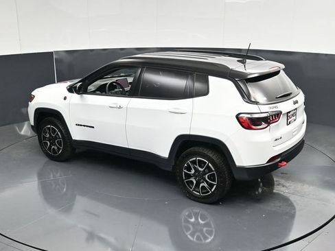 Used 2025 Jeep Compass Trailhawk AWD/4WD image 51