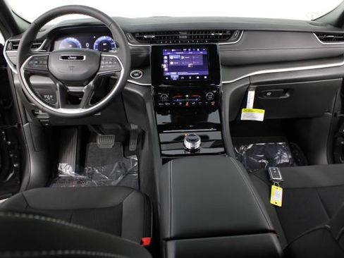New 2026 Jeep Grand Cherokee Laredo AWD/4WD image 9