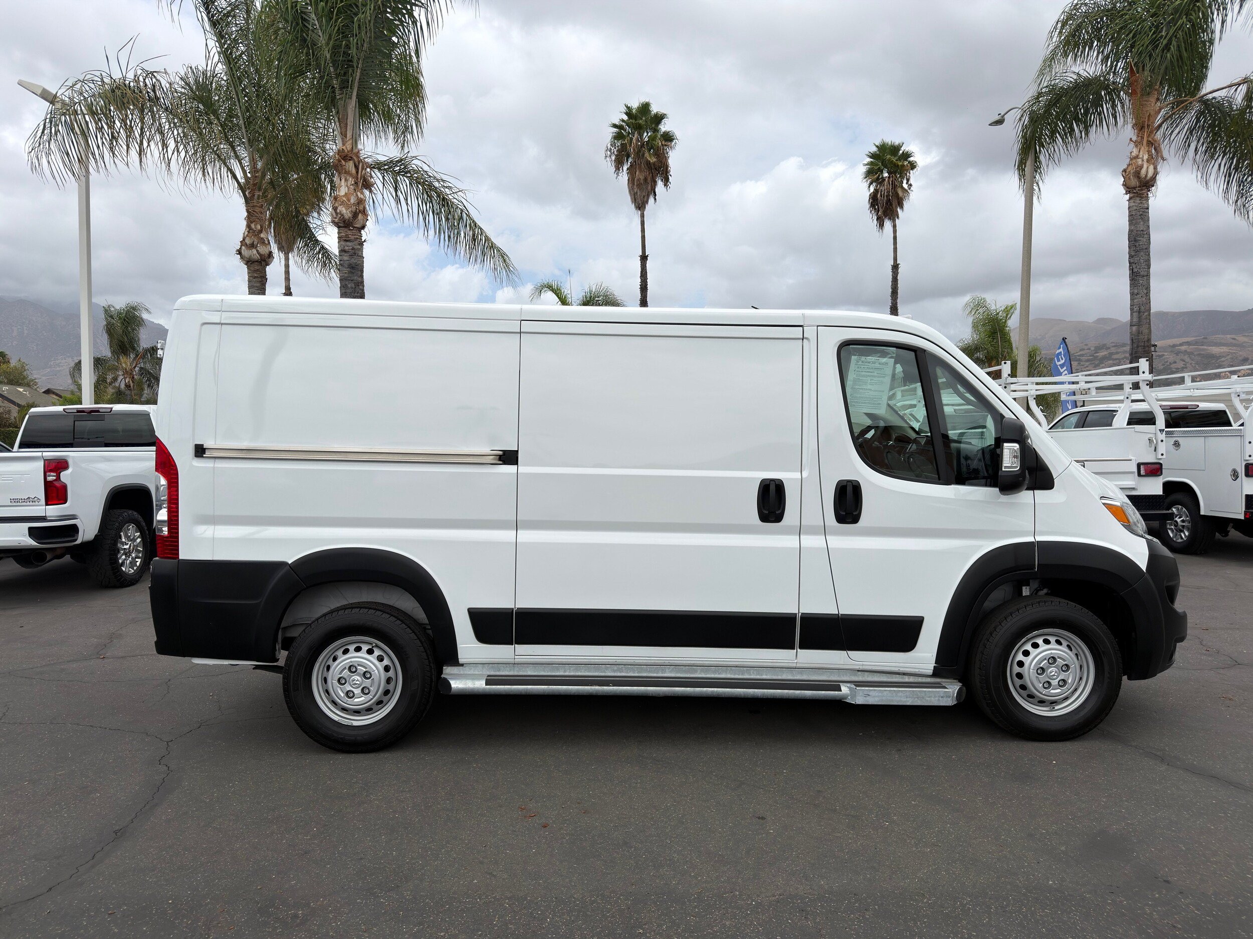 Used 2025 RAM ProMaster 2500 w/ U-Haul Equipment Group FWD image 9