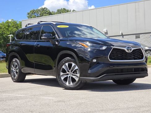 Used 2022 Toyota Highlander XLE AWD/4WD image 34