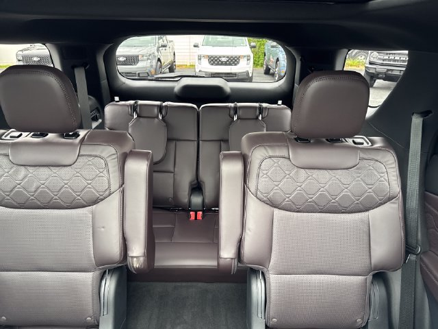 Used 2025 Ford Explorer Platinum w/ Ultimate Package AWD/4WD image 38
