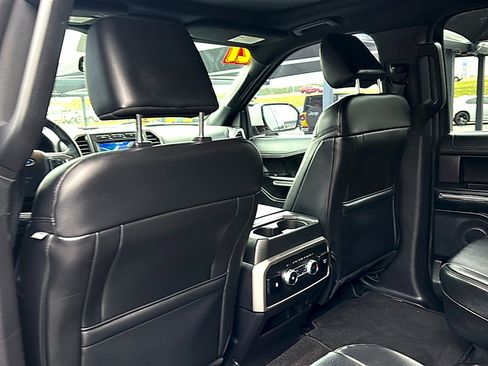 Used 2021 Ford Expedition XLT image 17