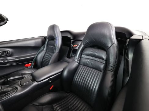 Used 2004 Chevrolet Corvette Convertible w/ Preferred Equipment Group RWD image 12