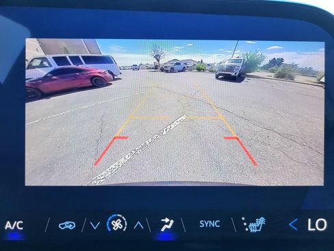 Used 2025 Chevrolet Traverse LT FWD image 14